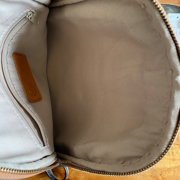 Valentina Genuine Pebbled Italian Sling Backpack/Shoulder Bag - Picture 7 of 9